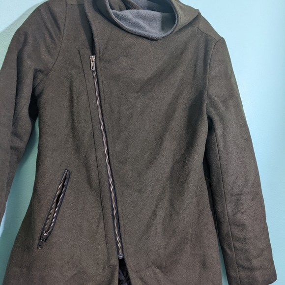 Green and Gray Diagonal Zip Fall Jacket Size Medium - Picture 2 of 5